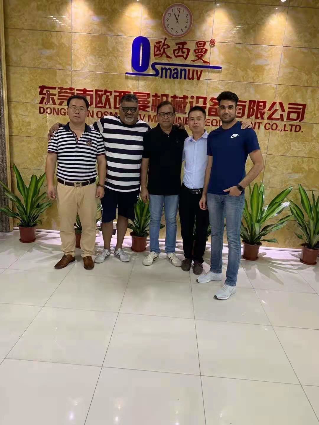 Dongguan Osmanuv Machinery Equipment Co., Ltd ligne de production en usine