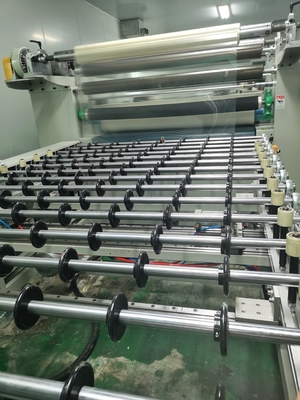 1-20m/Min Vitesse de transport Machine de laminage de film 500mm Longueur 0-1320mm Largeur de travail Pour la carte de feuille de plastique acrylique