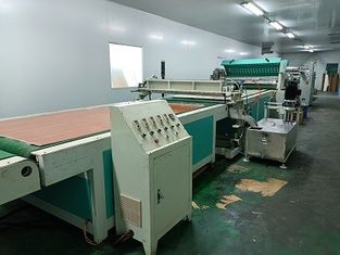 Poids total de la machine 2000 kg Machine de revêtement de rideau pour la production à grande échelle