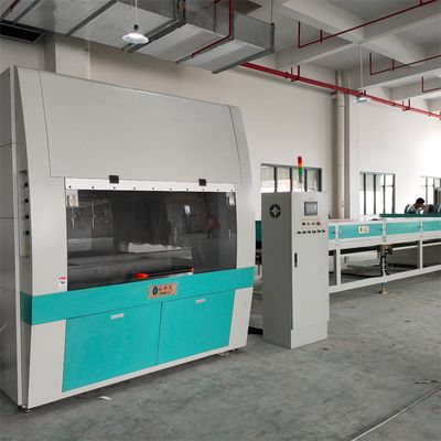 Machine de revêtement par pulvérisation de fibres d'emballage industriel avec système de pulvérisation réciproque de précision pour le carton recyclé