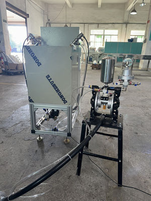 Machine à revêtement par rotation à station unique pour le moulage de la pâte à papier