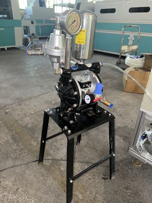 La machine de revêtement UV est compacte pour un revêtement parfait.