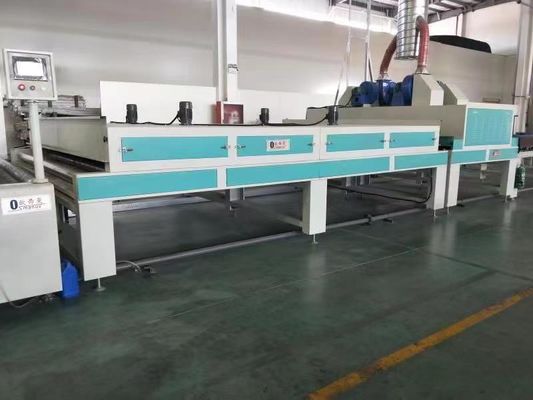 Machine de séchage infrarouge compacte pour un séchage rapide et économe en énergie des revêtements de surface sur le moulage de pâte