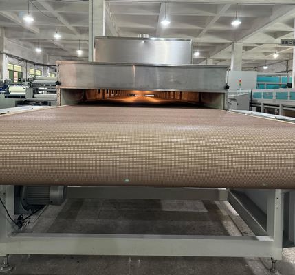 Forneau de séchage industriel à micro-ondes avec chauffage volumétrique continu de type courroie et puissance personnalisable