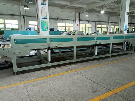 Un four de séchage infrarouge à grande vitesse pour le moulage de pâte à papier.