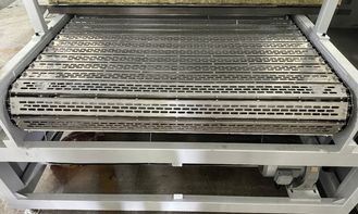 Un four à gaz naturel à double couche pour le séchage de panneaux décoratifs.
