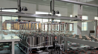 Ligne de production de revêtement intérieur de plateaux de vaisselle de sécurité alimentaire à grande vitesse pour le moulage de la pâte