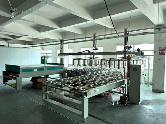 Cellule robotisée modulaire à 24 stations pour le revêtement interne de pâte moulée par centrifugation – Production flexible
