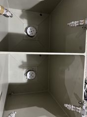 Système de revêtement automatique à double station de la pâte à papier pour l'étanchéité intégrée des emballages de pâte de canne à sucre et de paille