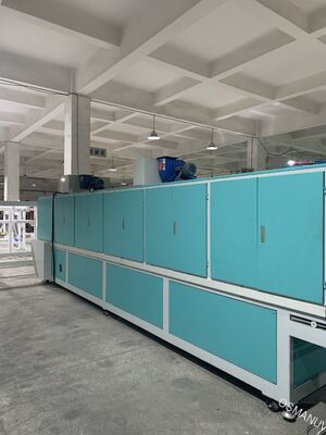 Système de traitement laser excimer industriel. L'intégration flexible de la ligne de production et des paramètres entièrement personnalisables.