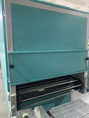 Système de traitement laser excimer industriel. L'intégration flexible de la ligne de production et des paramètres entièrement personnalisables.