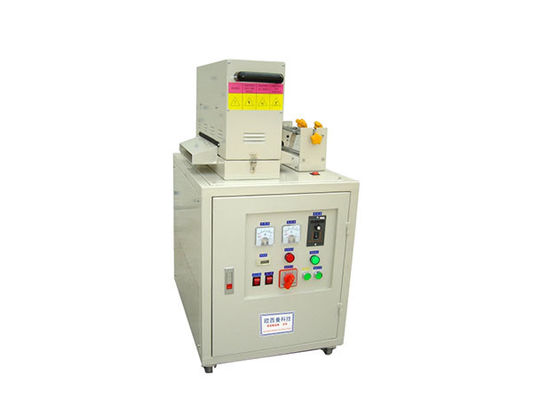 Surface auto-adhésive de label imprimant l'encre UV ou vernir l'irradiation légère violette UV traitant la machine