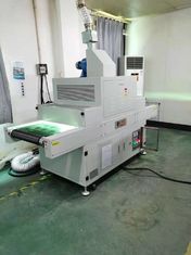 Système de revêtement UV de qualité industrielle. Qualité et efficacité sans compromis pour les meubles, le carbonate de calcium et les surfaces métalliques.