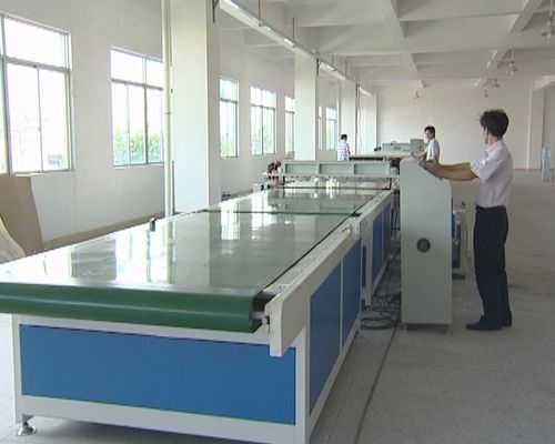 Machine de revêtement de rideau à haute résistance avec épaisseur de revêtement de 3-80 mm et précision de revêtement ± 0,02 mm
