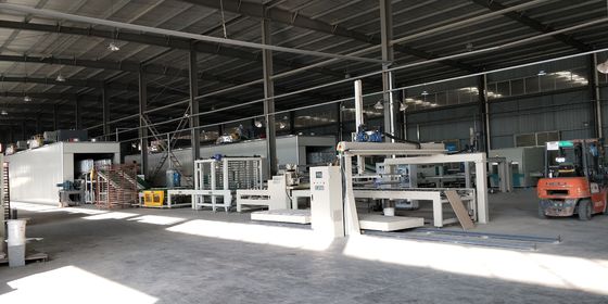 Machine automatique UV de revêtement large 4KW 1600mm de chargement et de déchargement