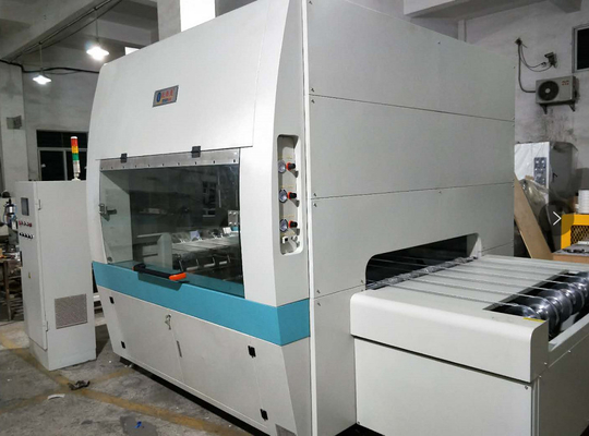 Largeur à grande vitesse de 3m/Min Spray Coating Machine With 1000mm pour l'usage industriel