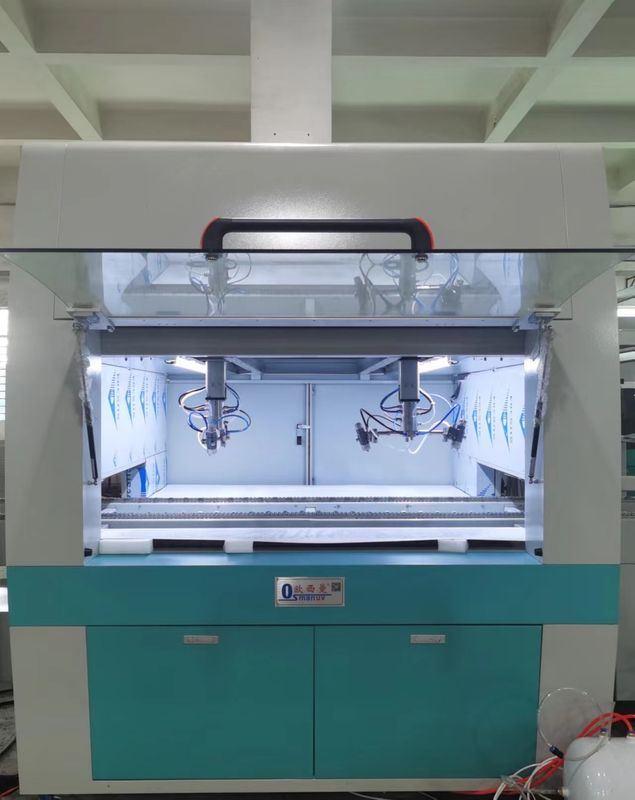 1100 mm * 410 mm * 1100 mm Machine automatique de revêtement par pulvérisation avec 1,0-1,5 mm de diamètre du pistolet à pulvérisation