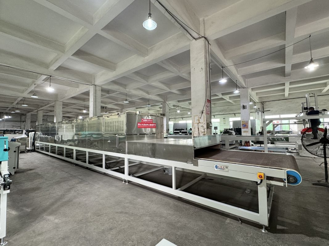 Fabrication durable Conception écologique de la machine de séchage à micro-ondes à 14 étages pour les fruits de mer en pâte