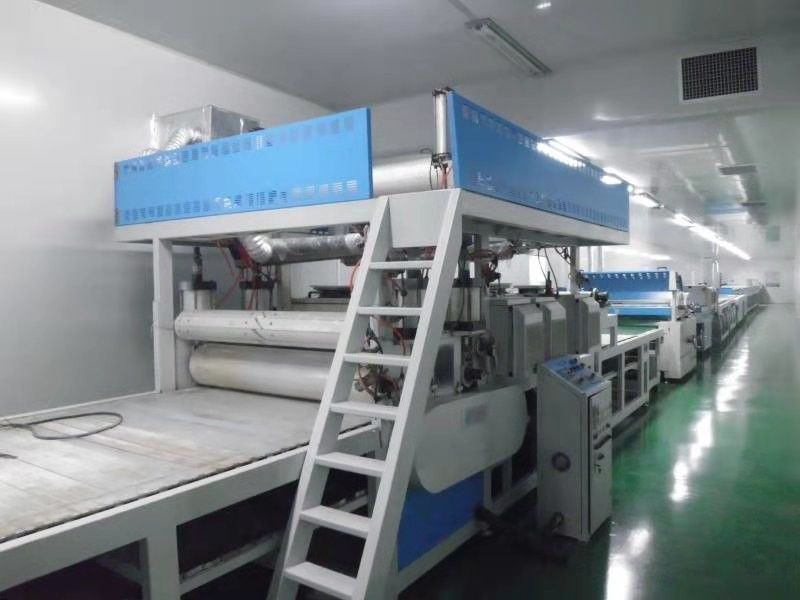 Machine de pressage à gaufrage automatique avec motif de rouleau personnalisable, largeur de gaufrage maximale de 600 mm et pression linéaire maximale de 20 kN/m
