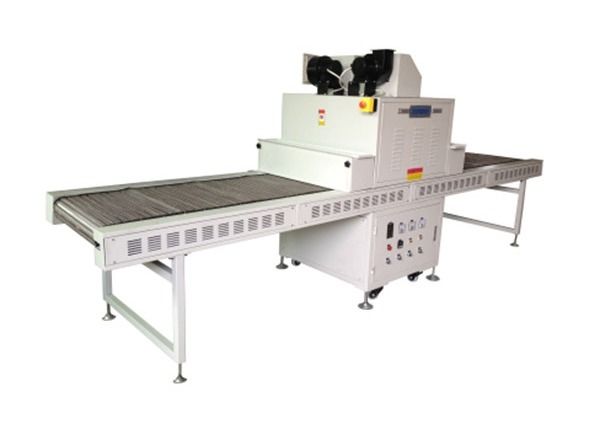 Film de traitement UV de PVC de papier de machine de bande de conveyeur d'acier inoxydable, acrylique et toute autre machine de traitement UV prolongée plate