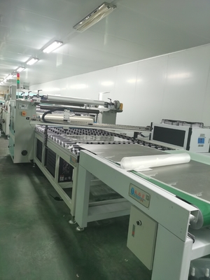 1-20m/Min Vitesse de transport Machine de laminage de film 500mm Longueur 0-1320mm Largeur de travail Pour la carte de feuille de plastique acrylique