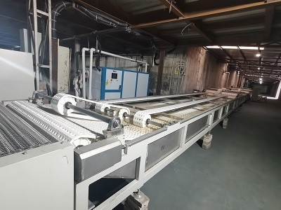 Machine de revêtement UV hautement automatisée avec technologie de revêtement de haute fiabilité